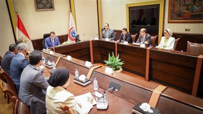 وزير الصحة يبحث مع 