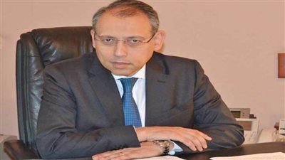 سفير مصر بموسكو يتفقد الجناح المصري بمعرض ليزير السياحي الدولي