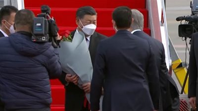 التزام رئاسي صيني بالأقنعة حتى في الهواء الطلق