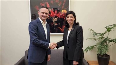 السفيرة المصرية لدى نيوزيلندا تسلم الدعوة الخاصة بحضور مؤتمر COP27 