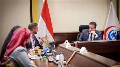 وزير الصحة يبحث مع رئيس شركة أدوية عالمية توفير المثائل لأدوية الأورام