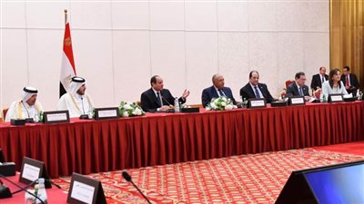 الرئيس السيسي يلتقي ممثلي رابطة رجال الأعمال القطريين