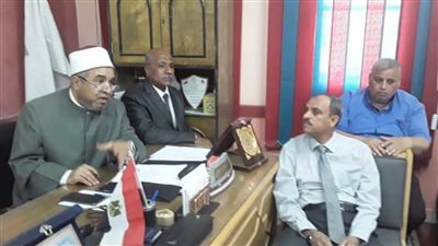 رئيس المنطقة الأزهرية يجتمع بمديري المراحل التعليمية والإدارات وشيوخ المعاهد بالوادي الجديد