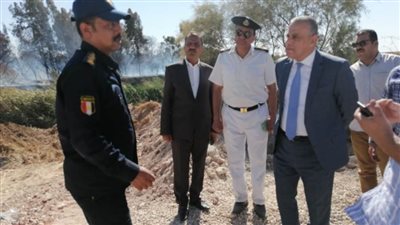 محافظ سوهاج يتابع حريق مزرعة صرف صحي بالكولة بأخميم