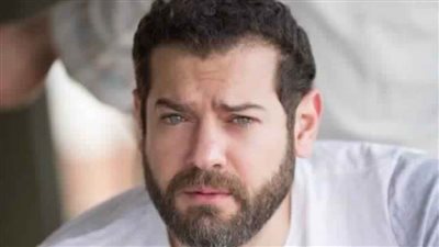 عمرو يوسف يشوق متابعي 