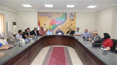 محافظ بني سويف يلتقي أصحاب مشروعات المبادرة الوطنية للمشروعات الخضراء الذكية