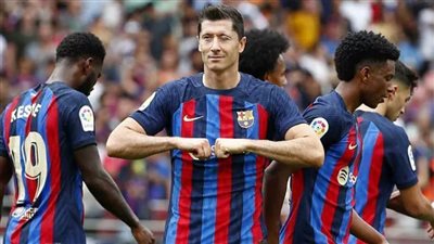 ثنائية ليفاندوفسكي في إلتشيه تضع برشلونة على قمة الليجا