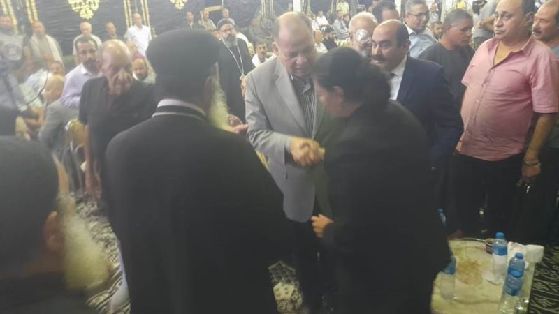 محافظ أسيوط يقدم