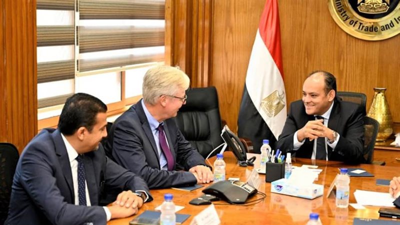 وزير التجارة خلال