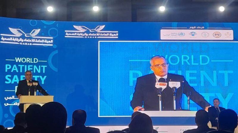 أيمن الخطيب في مؤتمر