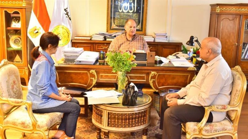 محافظ أسيوط يلتقي