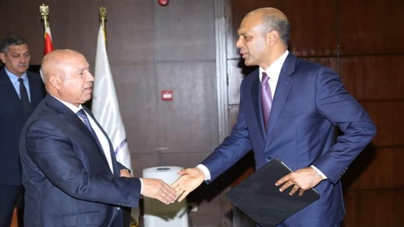 وزير النقل يستقبل