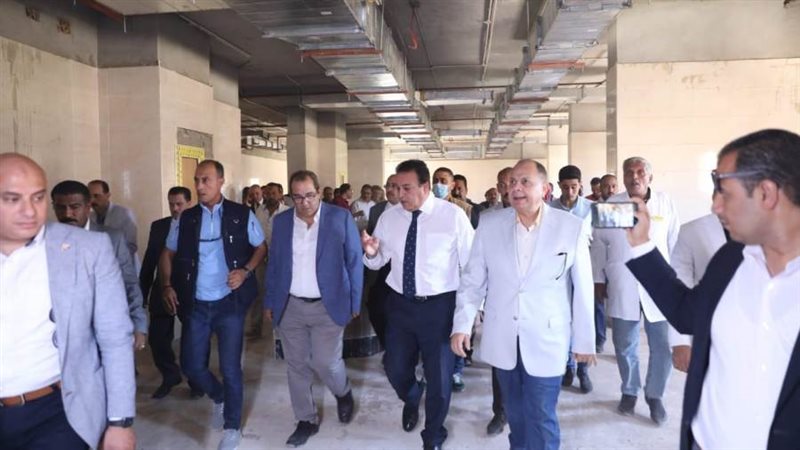 وزير الصحة في مستشفى