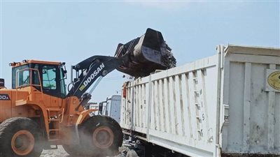 تواصل أعمال نقل وتفريغ مقلب الشيخ زياد للظهير الصحراوي بمغاغة شمال المنيا