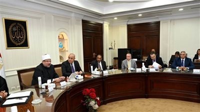 وزيرا الإسكان والأوقاف يناقشان عدداً من الموضوعات المشتركة بين الوزارتين 