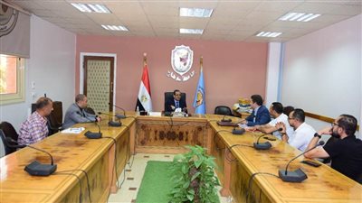 رئيس جامعة سوهاج يعقد لقاءات مكثفة مع مسئولي شركات التأثيث لتجهيز مبنى الإدارة المركزية 