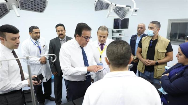 وزير الصحة في مستشفى