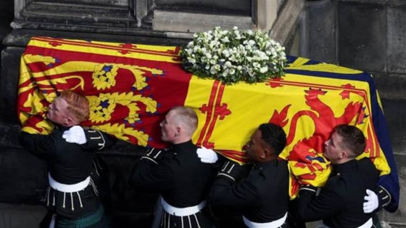 وصول الموكب الجنائزي