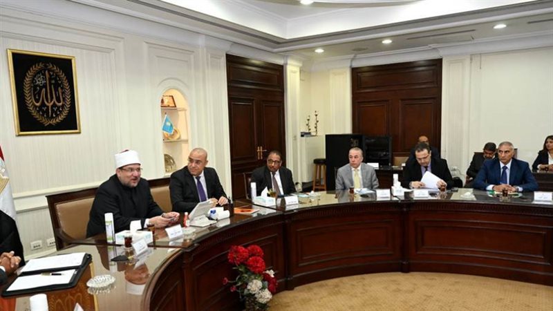 وزير الاسكان ووزير