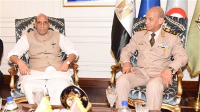 وزير الدفاع  يناقش مع نظيره الهندي عددًا من الملفات ذات الاهتمام المشترك   