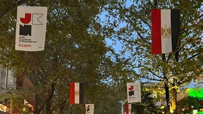 «أعلام مصر» تزين الشوارع الرئيسية بالعاصمة الألبانية تيرانا