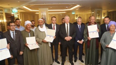 وزير الزراعة يكرم أفضل مزارعي القمح