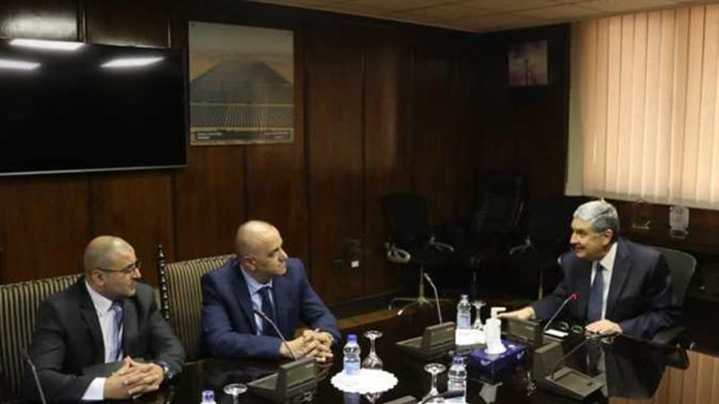 وزير الكهرباء يبحث