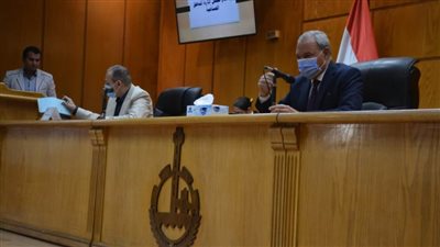 محافظ القليوبية يبحث تشجيع الاستثمار وإتاحة فرص عمل للشباب