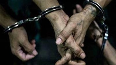 ضبط شخصين لقيامهما بالنصب والاحتيال على المواطنين بزعم حيازتهما قطع أثرية