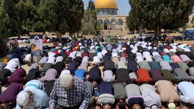 50 ألف فلسطيني يؤدون صلاة الجمعة بالمسجد الأقصى