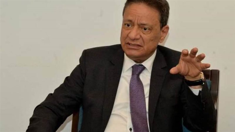 الكاتب الصحفي كرم