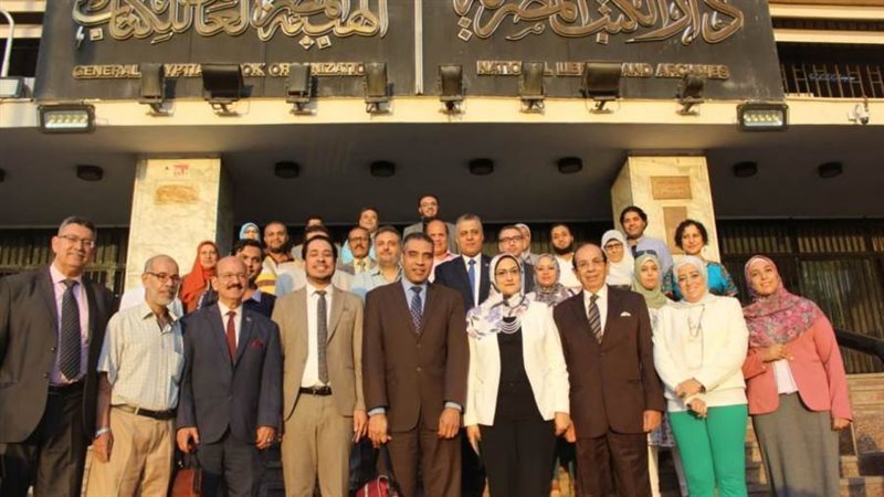 صورة تذكارية امام