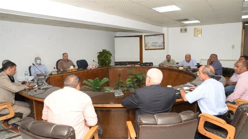 محافظ أسيوط يبحث