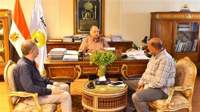 محافظ أسيوط يلتقي مسؤولي الري لمتابعة جهود إزالة التعديات على الترع التي تم تبطينها