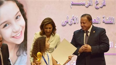 تكريم الفنانة الصغيرة حبيبة عماد الدين لحصولها على جائزة المبدع الصغير