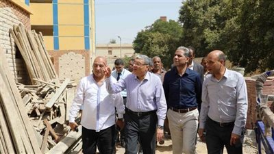 محافظ المنيا يتابع أعمال محطة الصرف الصحي والوحدة الصحية بعطف حيدر