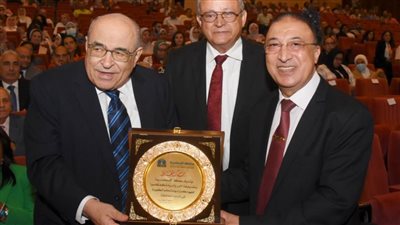 محافظ الإسكندرية يشارك في احتفالية تكريم 