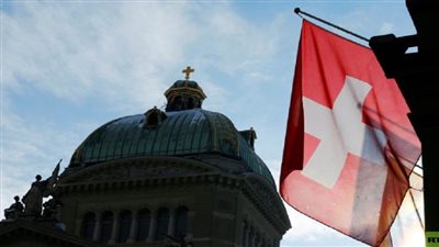 سويسرا تصوت لصالح رفع سن تقاعد المرأة إلى 65 عاما لتتساوى بالرجل