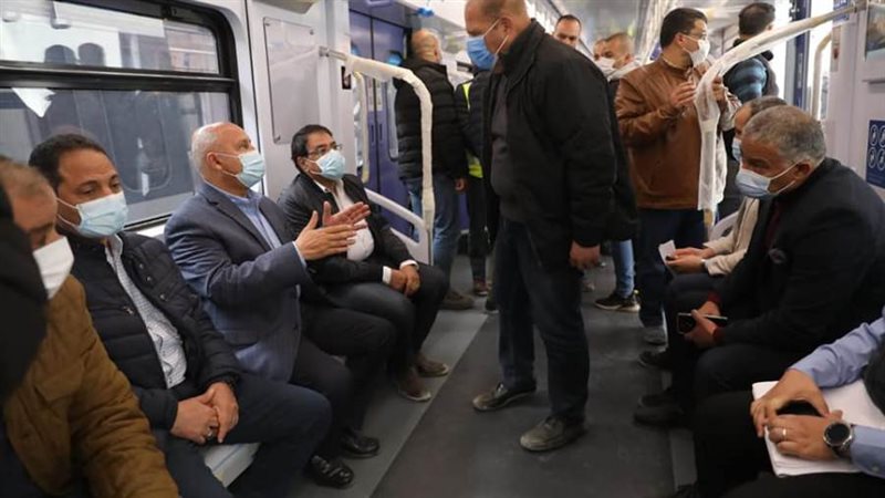 وزير النقل يتفقد