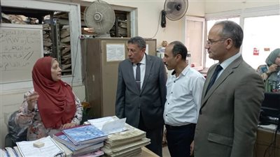 وكيل تعليم البحيرة يتفقد إدارة شؤون الطلاب.. ويوجه بحسن معاملة المترددين 