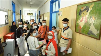 نائب رئيس جامعة أسيوط يستقبل وفد مدرسة السلام للغات 