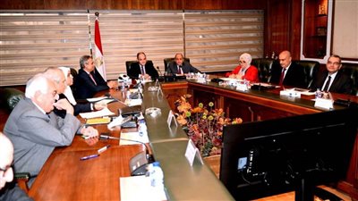 وزير الطيران المدنى يلتقى قيادات ورؤساء الإدارات ومديرى العموم بديوان عام الوزارة