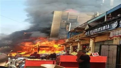 السيطرة على حريق هائل بعقار سكني في السوق السياحي بأسوان
