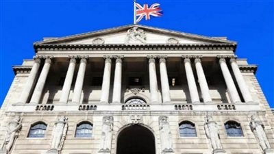 بنك إنجلترا يعلن عدم تغيير معدلات الفائدة رغم هبوط الإسترليني أمام الدولار