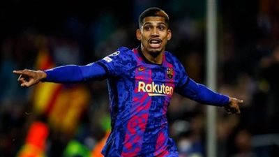 برشلونة يعلن خضوع رونالد أرواخو لعملية جراحية