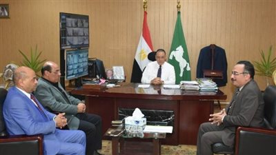 محافظ الشرقية يبحث سُبل تعظيم دور مركز تأهيل ذوي الاحتياجات بالعاشر 