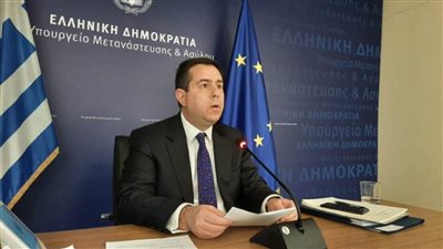 اليونان تتهم الاتحاد الأوروبي بممارسة معايير مزدوجة في التعامل مع الأوكرانيين واللاجئين الآخرين