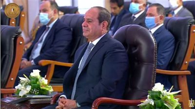 الرئيس السيسي: الدولة المصرية تهتم بالصناعة وتسهل كافة المعوقات والمصاعب أمامها