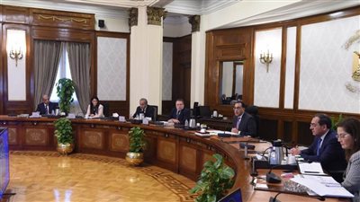 مدبولي يترأس اجتماع المجموعة الاقتصادية ويؤكد استمرار التعاون والتنسيق مع البنك المركزي