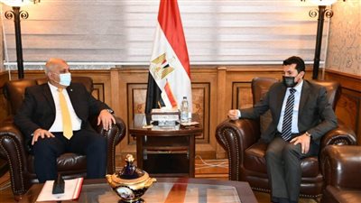  وزير الشباب والرياضة يجتمع برئيس اتحاد الرماية
